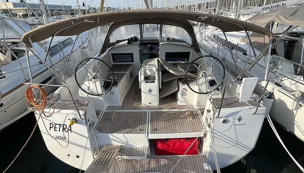 Парусная яхта Sun Odyssey 440