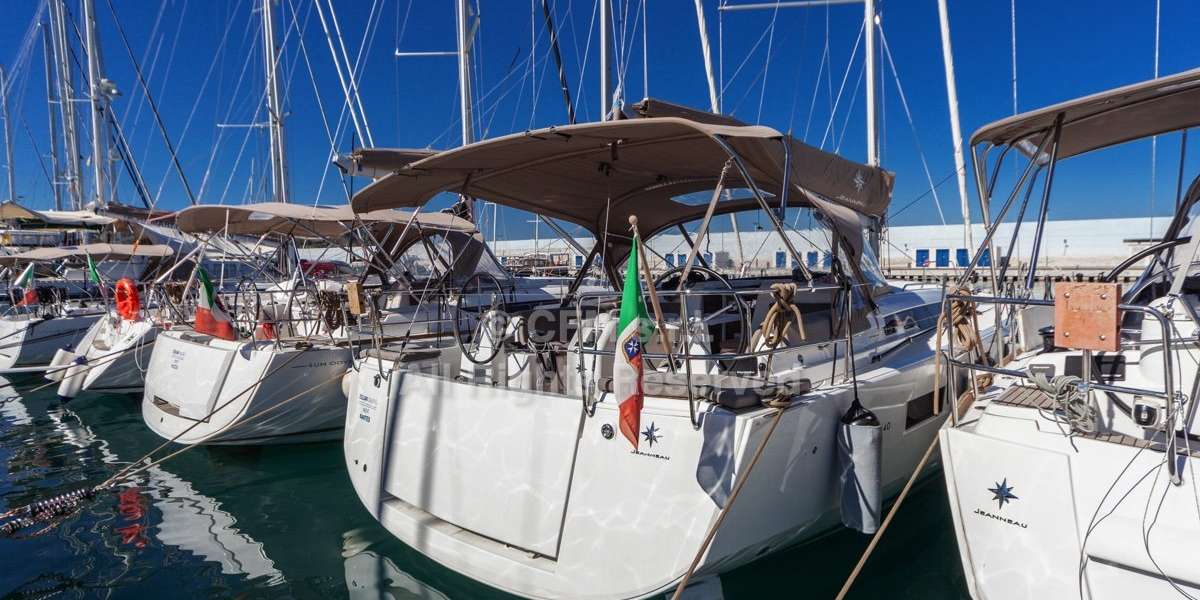 Sailboat Sun Odyssey 440