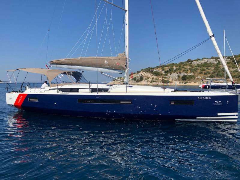 Sailboat Sun Odyssey 490