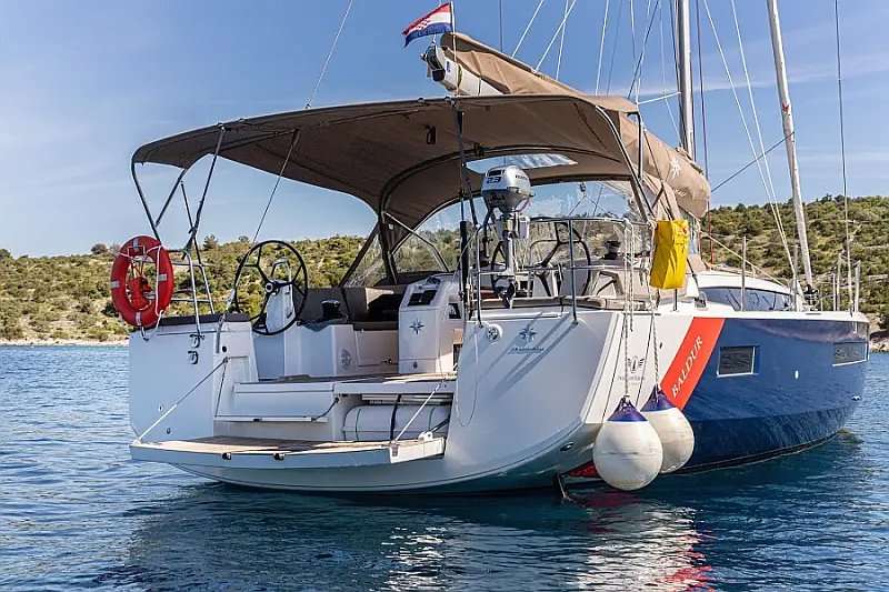 Sailboat Sun Odyssey 490
