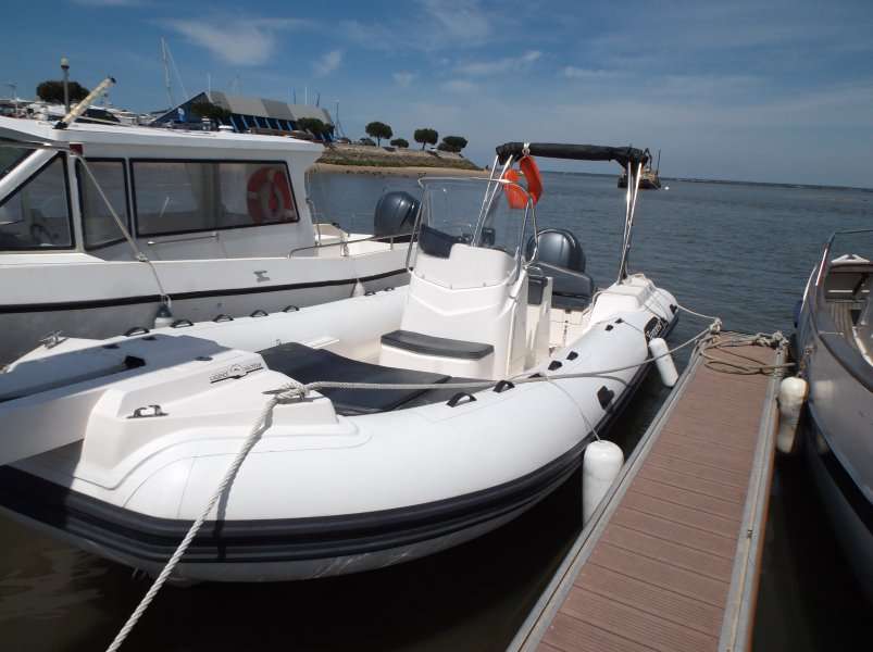 Bateau Semi-rigide Tempest 700