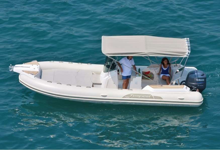 Bateau Semi-rigide Tempest 700