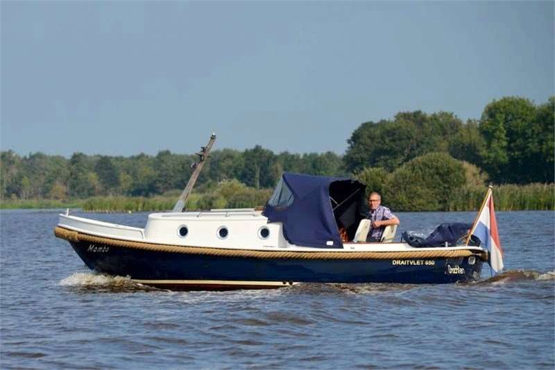 Bateaux à moteur Vlet 650