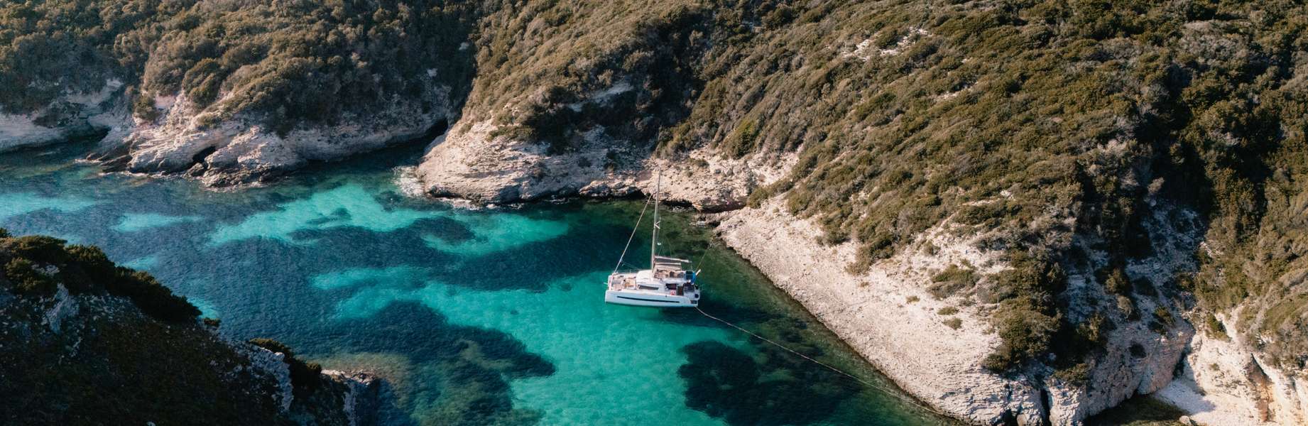 Córcega en catamarán: la mejor manera de explorar la Isla de la Belleza