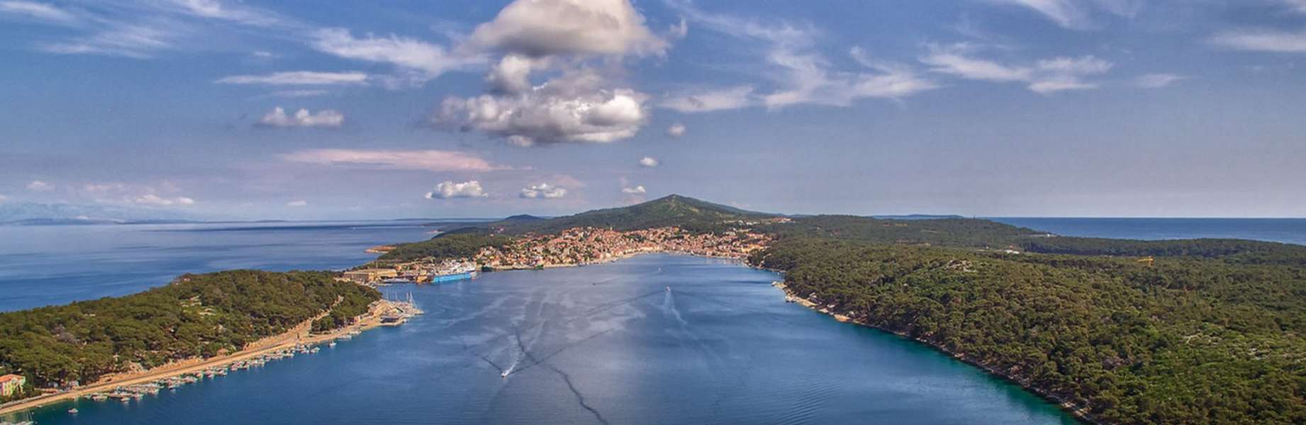 Navigate a bordo di un catamarano verso le più belle isole croate