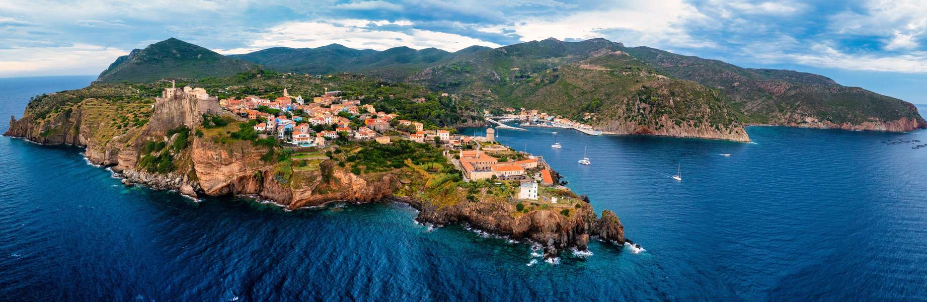 Segeln Sie mit dem Katamaran um die Inseln Elba & Capraia