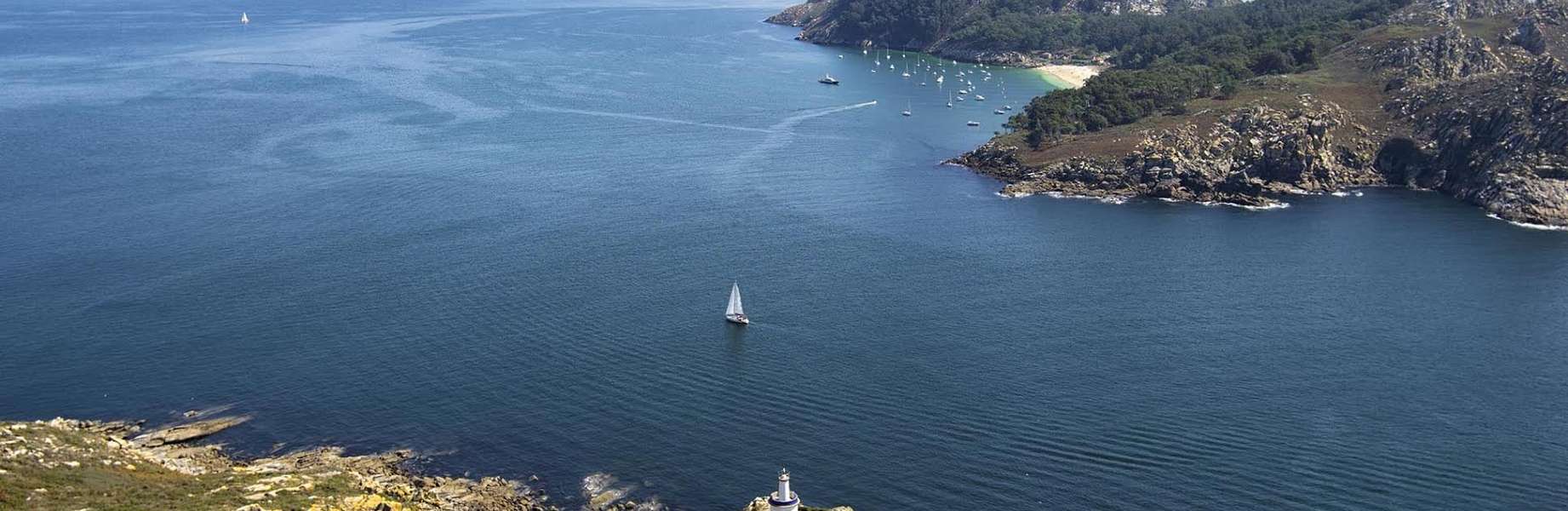 Perfectionnez votre niveau de voile en Espagne