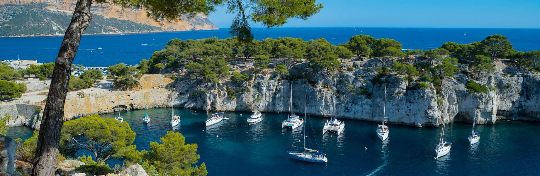 Perfectionnement à la voile dans les calanques de Marseille