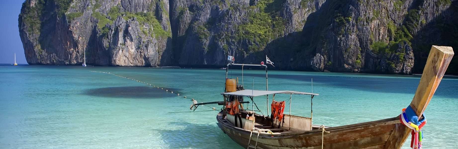 Die schönsten Inseln der Adamanensee auf dem Katamaran erkunden