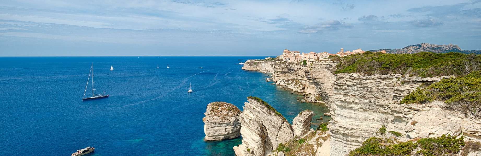 Alla scoperta di 2 gioielli: la Corsica e la Sardegna in catamarano