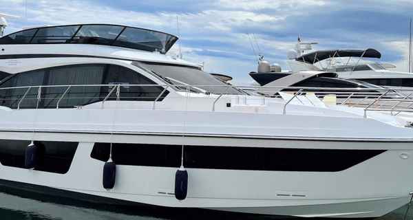 Azimut 53 Fly