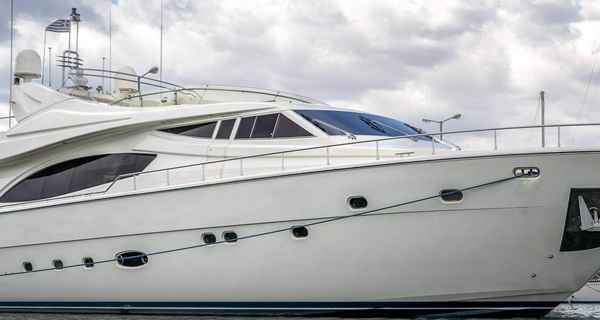 Ferretti 880