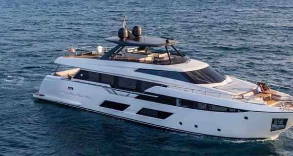 Ferretti 920