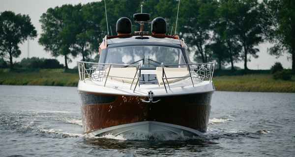 Galeon 385 HTS (2011)