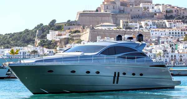 Pershing 62