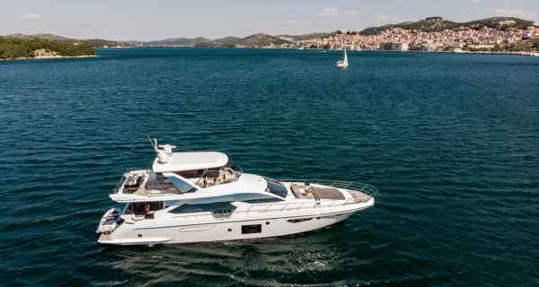 Azimut 72 (2018)