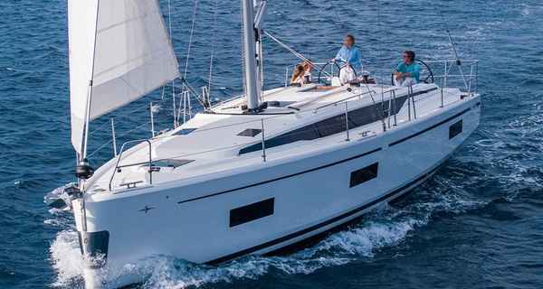 Bavaria C42 (2023)