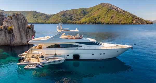 Ferretti 830 (2010)