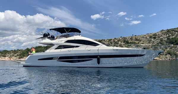 Galeon 700 Skydeck (2010)