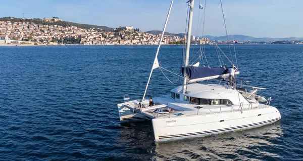 Lagoon 380 (2004)