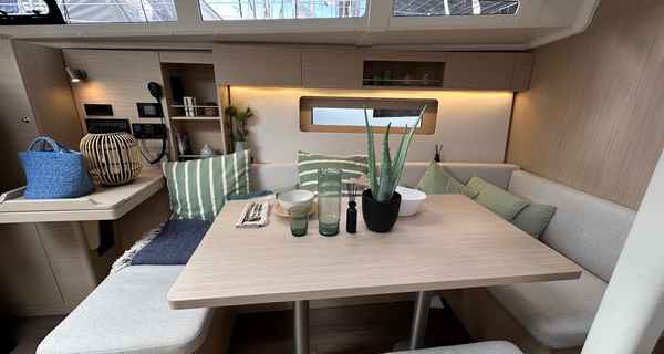 Oceanis 37.1 (2024)