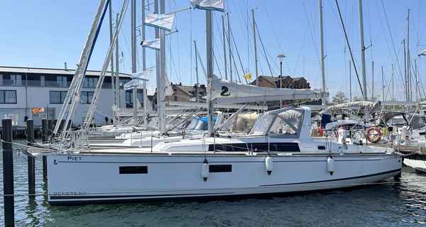 Oceanis 38.1 (2022)