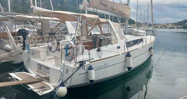 Oceanis 38 (2016)