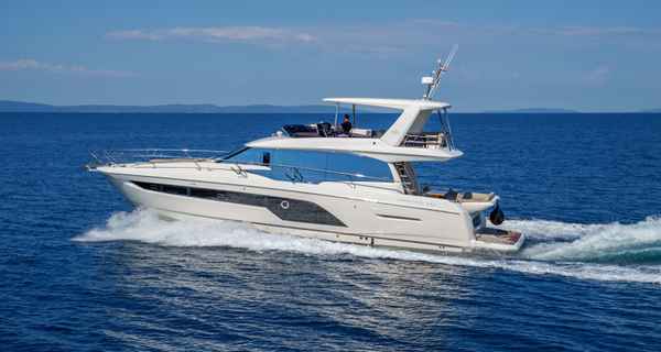 Prestige 590 Fly (2022)