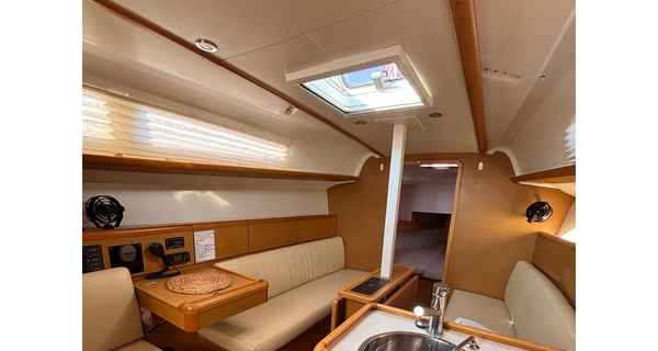 Sun Odyssey 33i (2012)