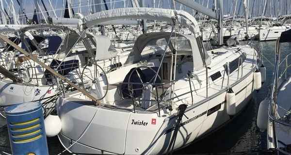Bavaria Cruiser 37 (2015)