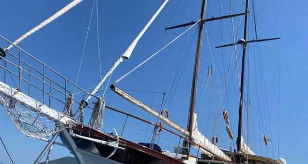 Custom 60ft schooner (2007)