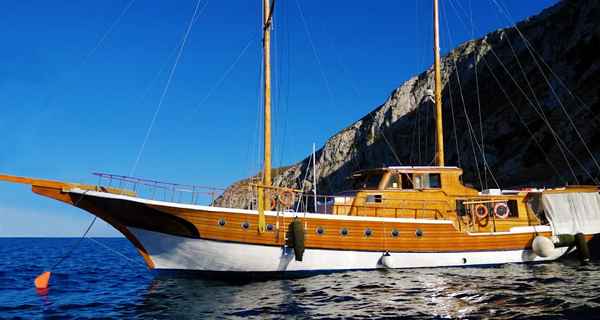 Custom wooden motorsailer (1991)