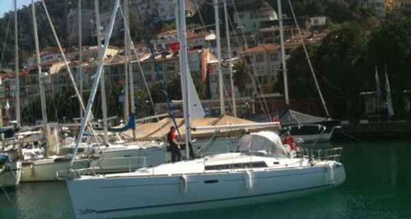 Oceanis 37 (2011)