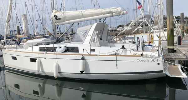 Oceanis 38 (2021)