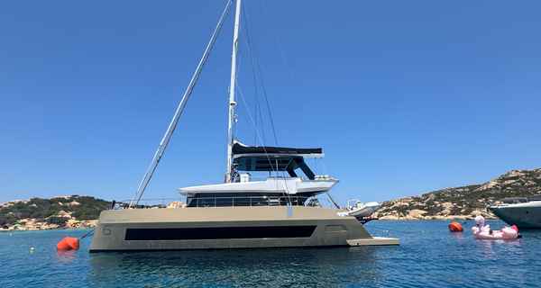 Moon Yacht 60 (2024)