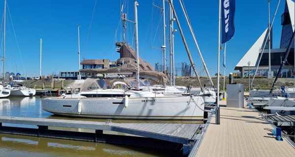 Sun Odyssey 379 (2015)