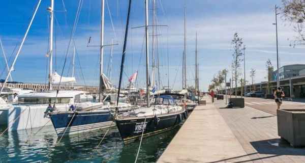 Noleggio Catamarano a Motore Marina Vela Barcelona