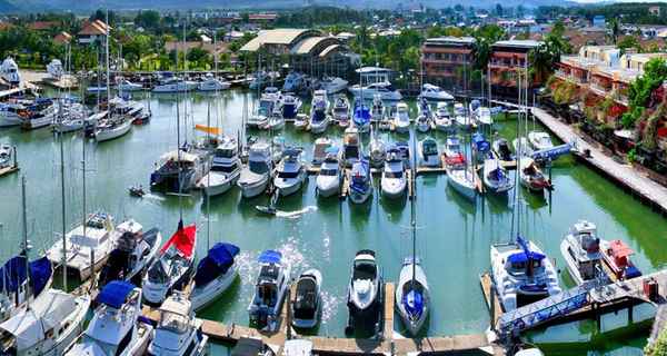 Yacht charter Yacht Haven Marina
