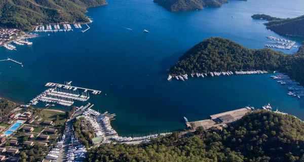 Yacht charter Skopea Marina