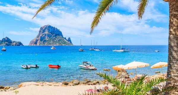 Yacht charter Club Nàutico de Ibiza
