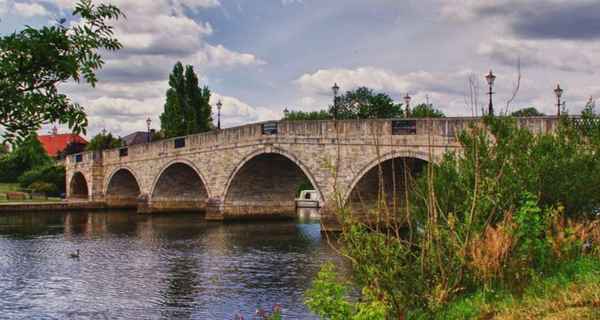 Czarter jachtów Chertsey