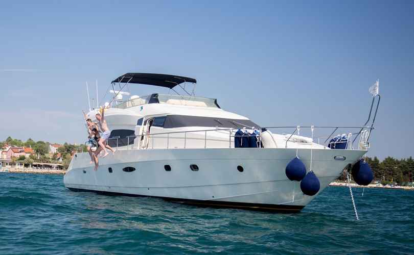 Nuvari 63S Flybridge