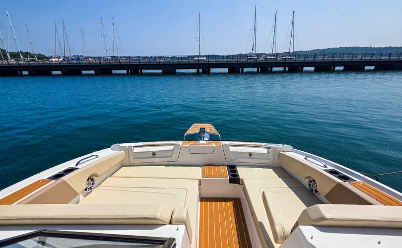 Aquila 32 Sport