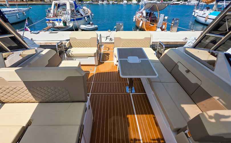 Aquila 32 Sport