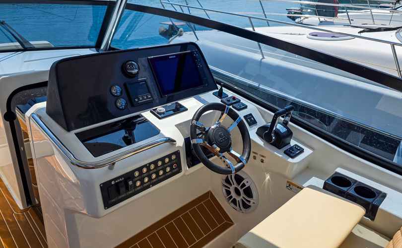 Aquila 32 Sport