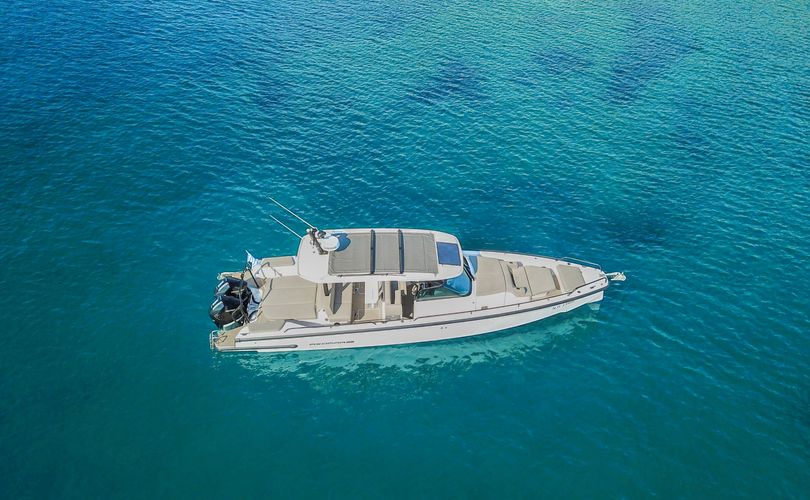 Photo Axopar 37 Sun Top (2023)