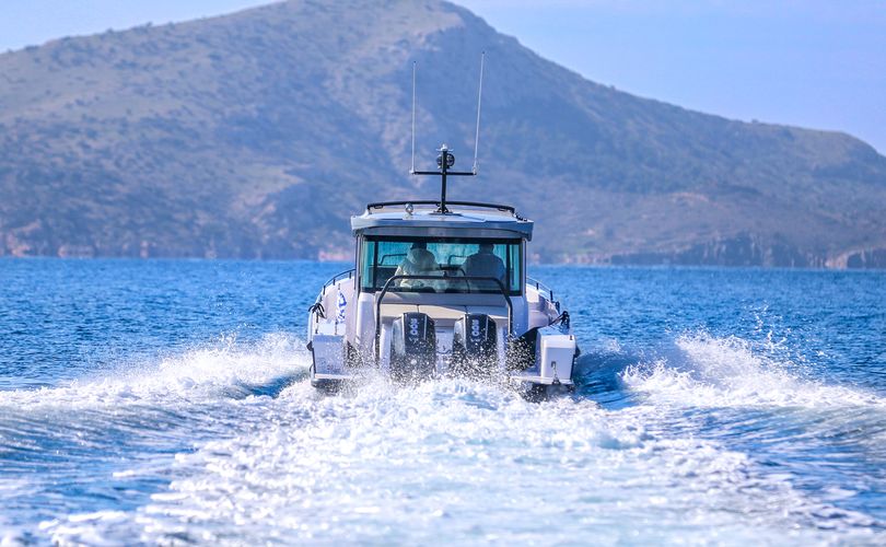 Axopar 37 XC Cross Cabin