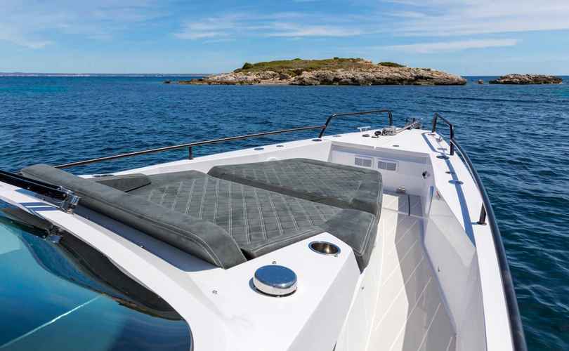 Axopar 37 XC Cross Cabin