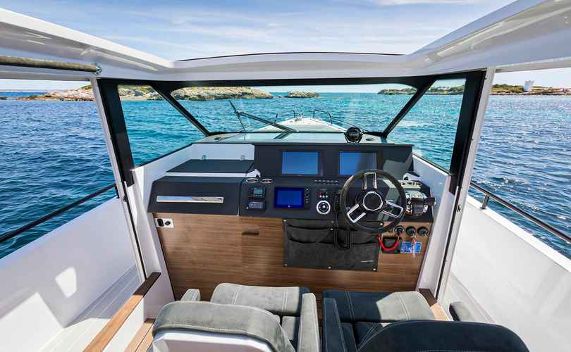 Axopar 37 XC Cross Cabin