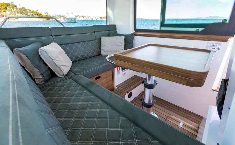 Axopar 37 XC Cross Cabin